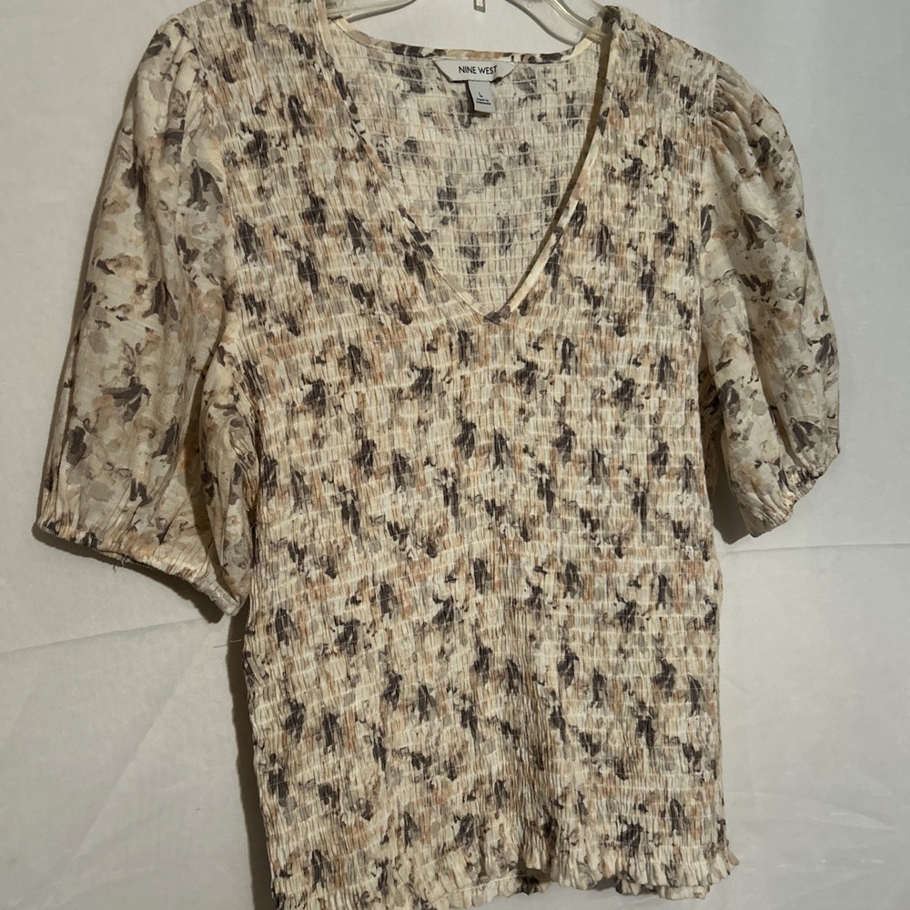Nine West Beige Abstract Smocked V-Neck Puff Short Sleeve Blouse Women's L